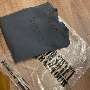 NEW Taylor Swift The Eras Tour Official Blue Crewneck (Size M)